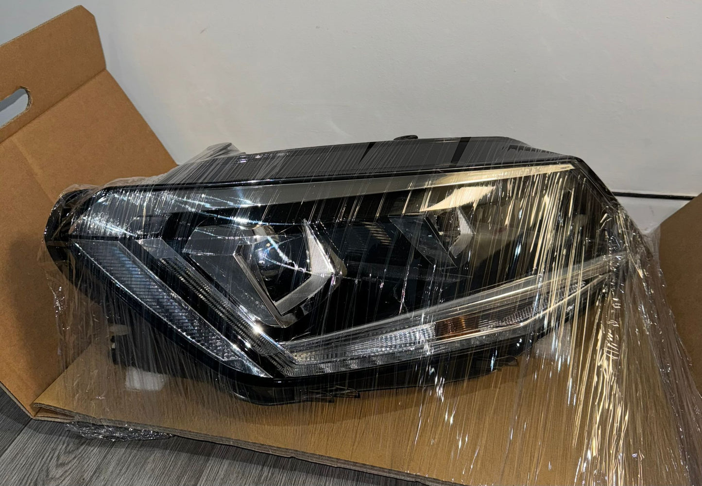 Caddy MK4 15-19 Genuine VW DRL Xenon Headlights (Includes all modules & bulbs) RHD